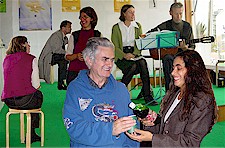 Enrico frn Italien och Patricia frn Brasilien njuter av guarana och Duo Auroras visor